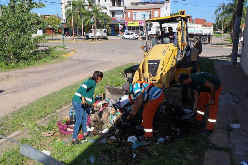 Gran Operativo De Limpieza Urbana En Barrios Avenidas Y Parterres De