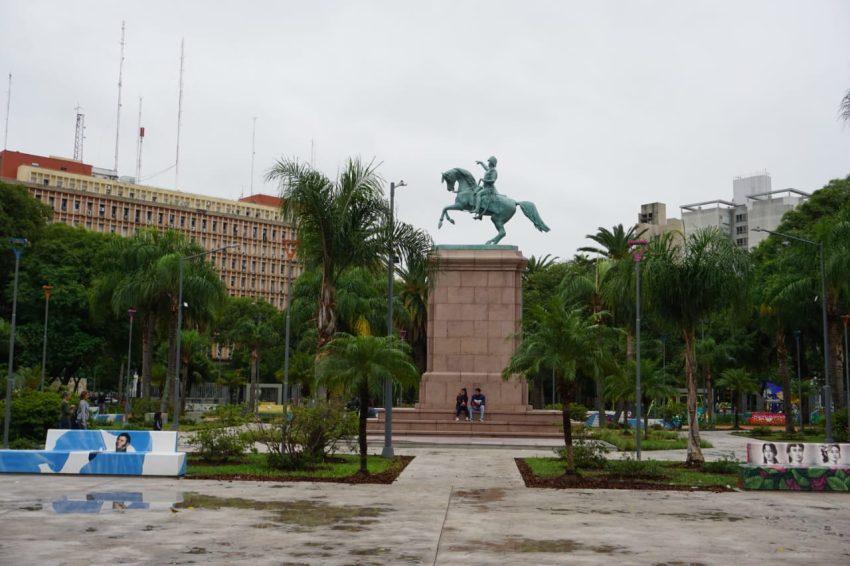 Galer a as qued la plaza 25 de Mayo luego de la reinauguraci n