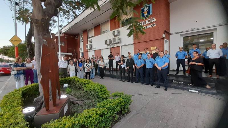 Frente a la Jefatura de Polic a fue emplazada una nueva escultura