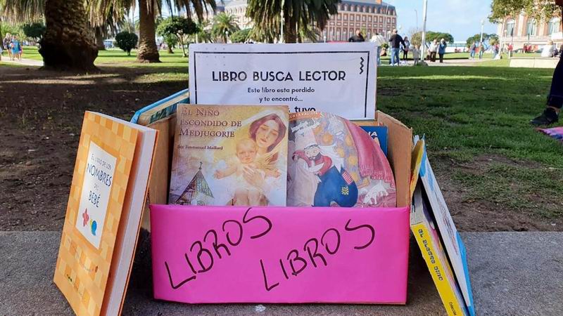 Siembra de libros un proyecto que distribuye textos gratis en