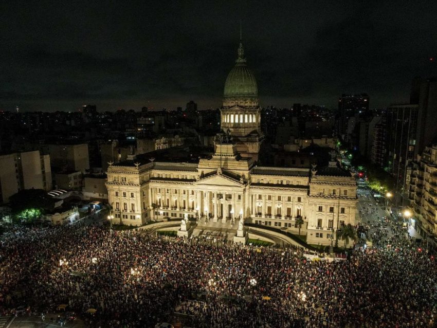 Masiva Convocatoria En Rechazo Al Dnu Del Gobierno De Milei Diario La