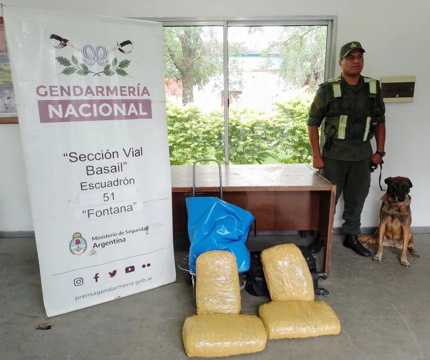 Basail Gendarmer a detuvo a una pareja que llevaba 10 kilos de