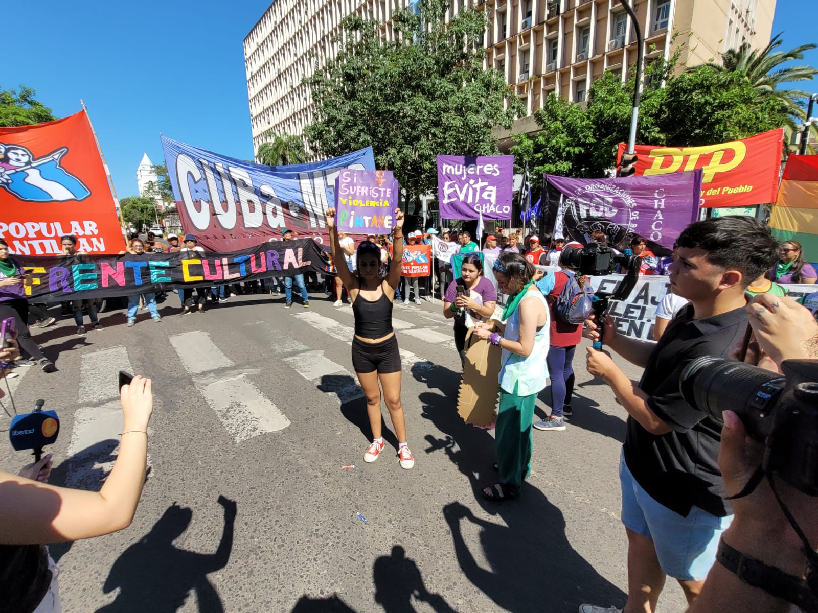 8M multitudinaria marcha feminista en Resistencia Diario La Voz